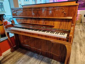 Hovedbilde August F&oslash;rster piano MOD. SUPER, h&oslash;yglanspolert ...