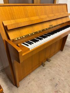Hovedbilde Schimmel piano i valn&oslash;tt 