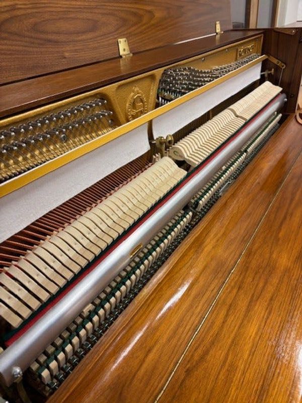 Rønisch piano med Renner-mekanikk