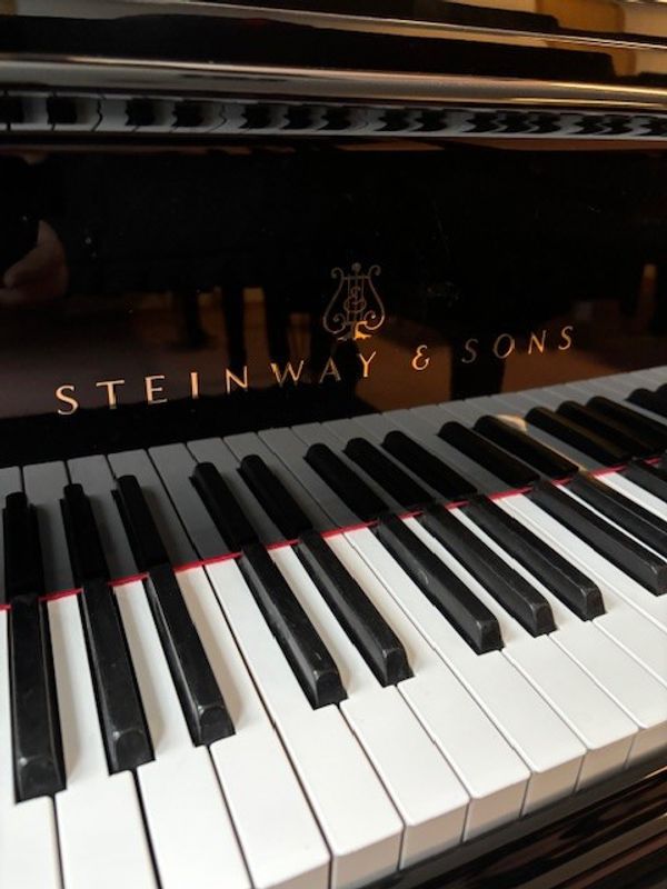 Steinway & Sons B model 211cm
